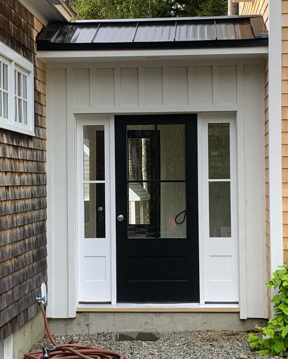 New entry with sidelights